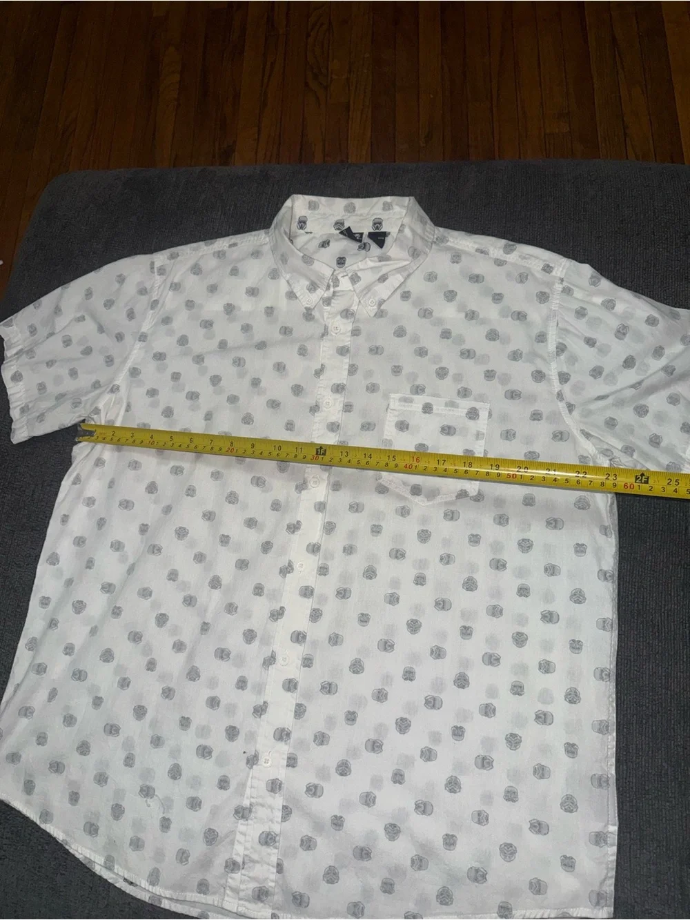 Star Wars Stormtrooper Helmet Print Short Sleeve Button-Down Shirt Men’s XL